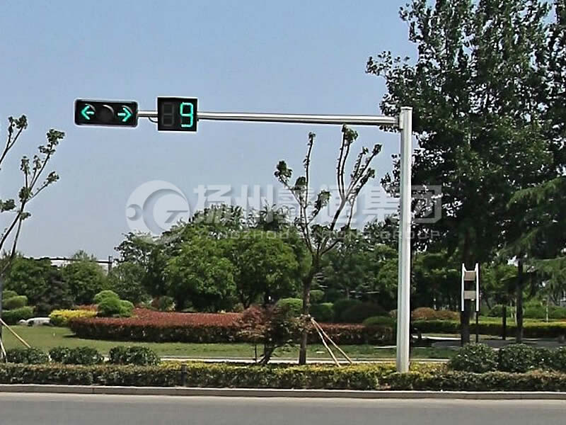 XHDG-035，L型八棱信號燈桿，丁字路口
